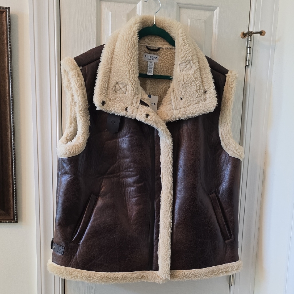 ARIZONA JEAN CO WOMENS JUNIOR SIZE BROWN IMITATION LEATHER AND FAUX FUR VEST XXL